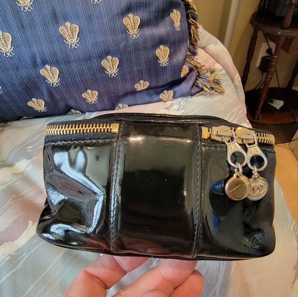 Chanel Black Patent Cosmetic Case PM - Picture 5 of 12